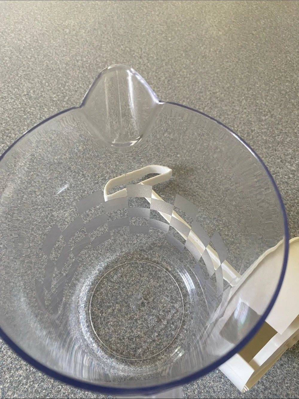 Pampered Chef Clear Plastic Pitcher with a White Infuser - Home Kitchen